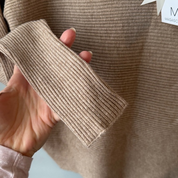 Magaschoni NWT Viscose Batwing Turtleneck‎ Sweater - Picture 2 of 5